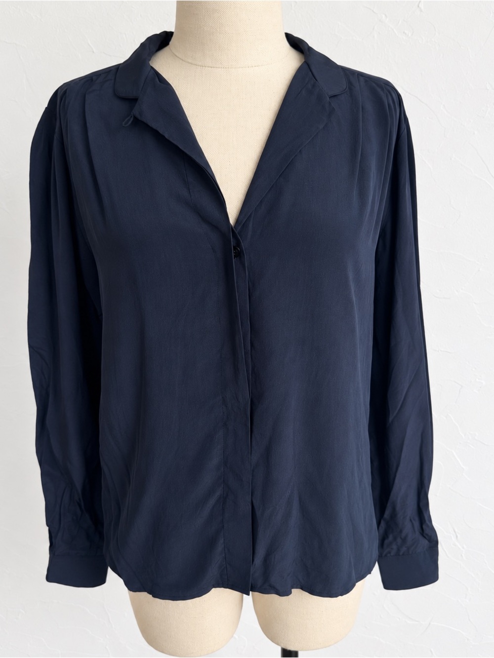 Chaus Navy Long-Sleeve Button Down Shirt